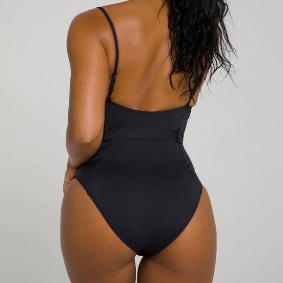 Good American Showoff One Piece Swimsuit - Picture 3 of 10